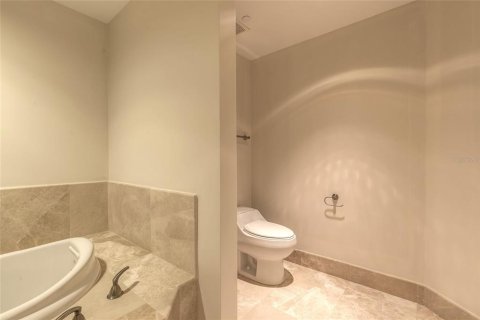 Condo in Daytona Beach, Florida, 2 bedrooms  № 1591576 - photo 24