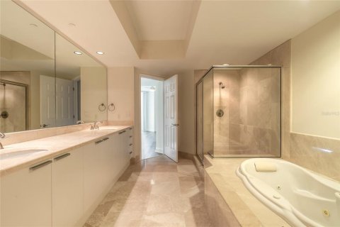 Condo in Daytona Beach, Florida, 2 bedrooms  № 1591576 - photo 25