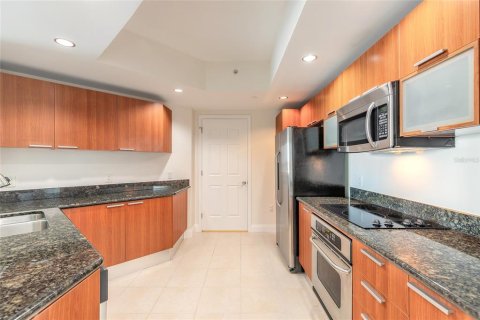Condo in Daytona Beach, Florida, 2 bedrooms  № 1591576 - photo 9