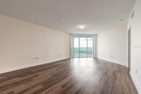 Condo in Daytona Beach, Florida, 2 bedrooms  № 1591576 - photo 4