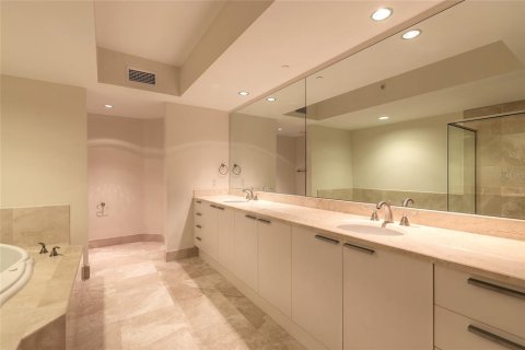Condo in Daytona Beach, Florida, 2 bedrooms  № 1591576 - photo 23