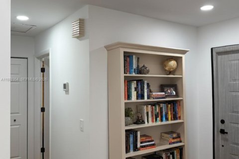 House in Davie, Florida 2 bedrooms, 116.69 sq.m. № 2042147 - photo 21