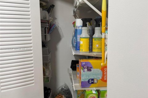 House in Davie, Florida 2 bedrooms, 116.69 sq.m. № 2042147 - photo 19