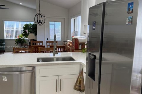 House in Davie, Florida 2 bedrooms, 116.69 sq.m. № 2042147 - photo 7