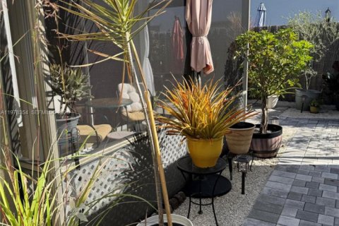 House in Davie, Florida 2 bedrooms, 116.69 sq.m. № 2042147 - photo 23