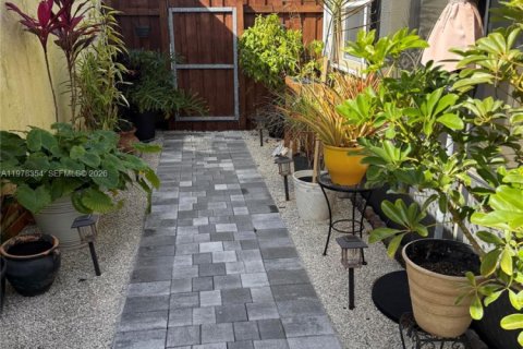 House in Davie, Florida 2 bedrooms, 116.69 sq.m. № 2042147 - photo 24