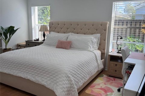 House in Davie, Florida 2 bedrooms, 116.69 sq.m. № 2042147 - photo 12