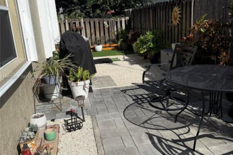 House in Davie, Florida 2 bedrooms, 116.69 sq.m. № 2042147 - photo 20