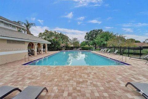 House in Davie, Florida 2 bedrooms, 116.69 sq.m. № 2042147 - photo 18