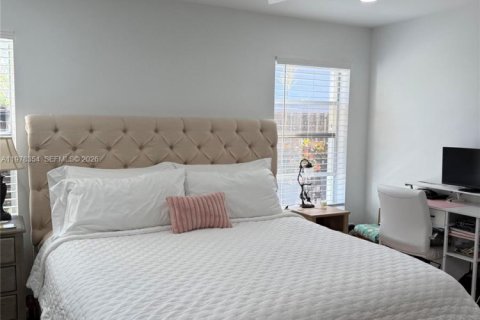 House in Davie, Florida 2 bedrooms, 116.69 sq.m. № 2042147 - photo 13