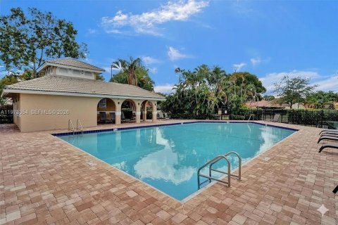 House in Davie, Florida 2 bedrooms, 116.69 sq.m. № 2042147 - photo 4