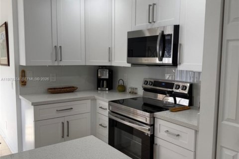 House in Davie, Florida 2 bedrooms, 116.69 sq.m. № 2042147 - photo 8