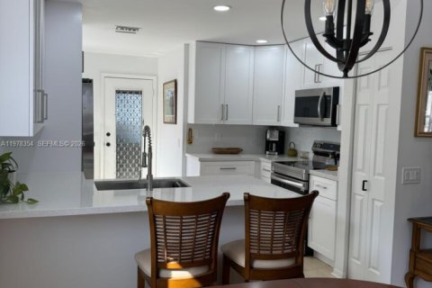 House in Davie, Florida 2 bedrooms, 116.69 sq.m. № 2042147 - photo 2