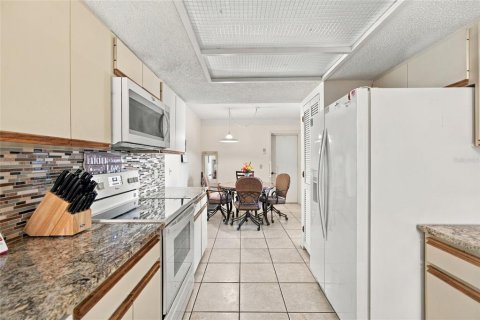 Villa ou maison à vendre à Bradenton, Floride: 3 chambres, 176.14 m2 № 2436769 - photo 14