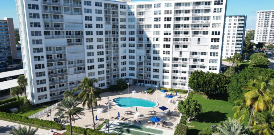 Condominio en Pompano Beach, Florida, 2 dormitorios № 2192566