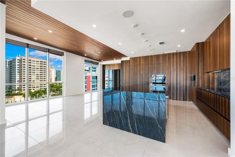 Condo in Sarasota, Florida, 4 bedrooms  № 2093138 - photo 12