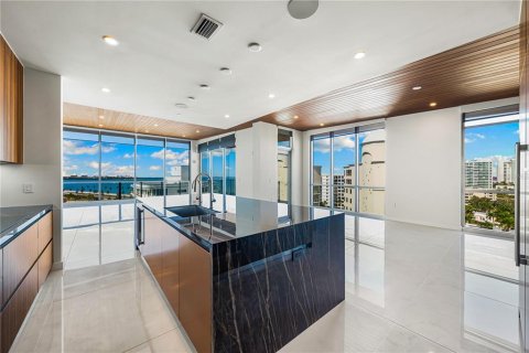 Condo in Sarasota, Florida, 4 bedrooms  № 2093138 - photo 17