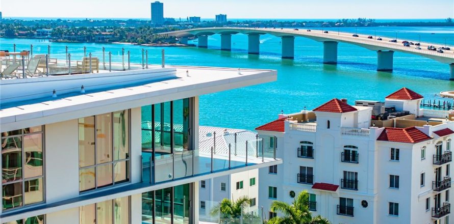 Condo in Sarasota, Florida, 4 bedrooms  № 2093138