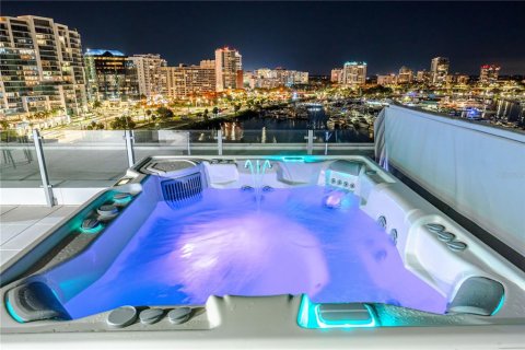 Condo in Sarasota, Florida, 4 bedrooms  № 2093138 - photo 4