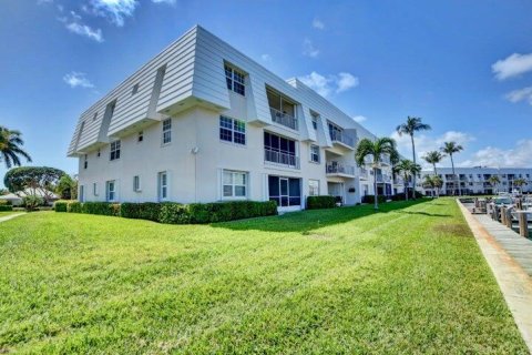 Condo in Riviera Beach, Florida, 3 bedrooms  № 1040909 - photo 1