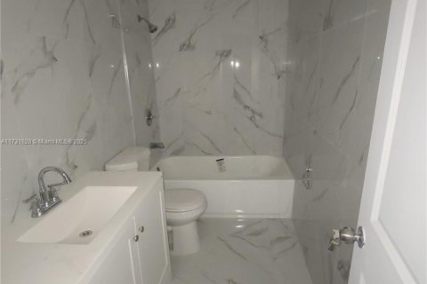 Propiedad comercial en venta en Miami, Florida, 215.53 m2 № 1730038 - foto 4
