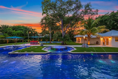 Casa en venta en Pinecrest, Florida, 8 dormitorios, 1080.08 m2 № 2033122 - foto 3