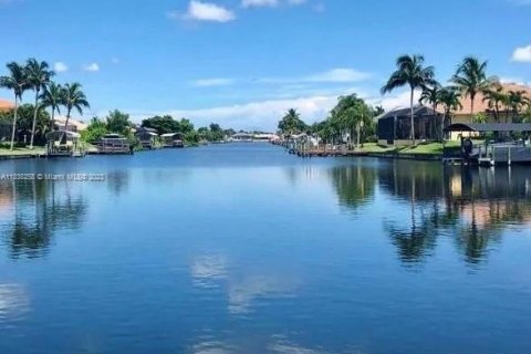 Terreno en venta en Cape Coral, Florida № 1984780 - foto 1
