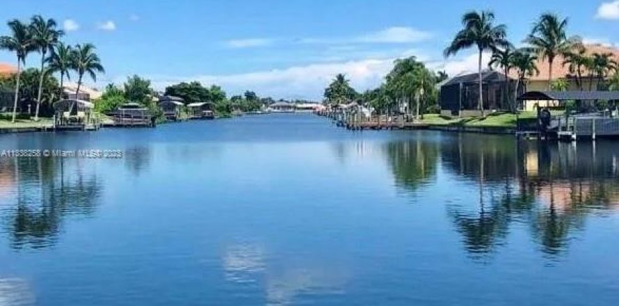 Terreno en Cape Coral, Florida № 1984780