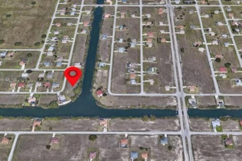 Terreno en venta en Cape Coral, Florida № 1984780 - foto 2