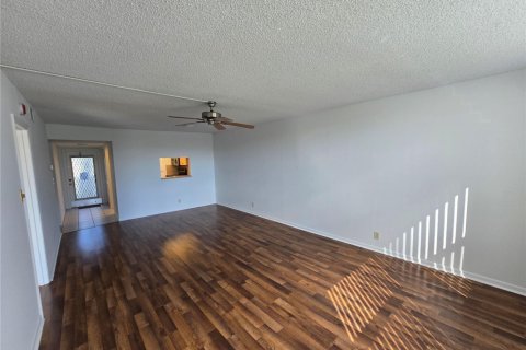Купить кондоминиум в Маргит, Флорида 3 комнаты, 90.12м2, № 2153955 - фото 10
