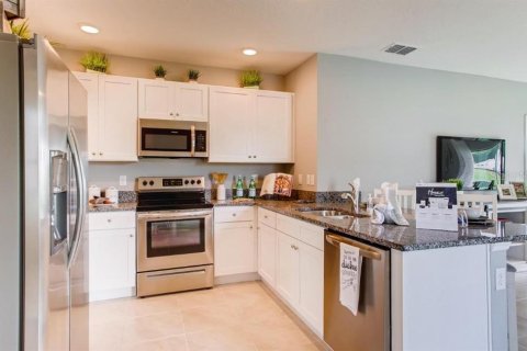 Casa en alquiler en Davenport, Florida, 3 dormitorios, 140.84 m2 № 2094358 - foto 3