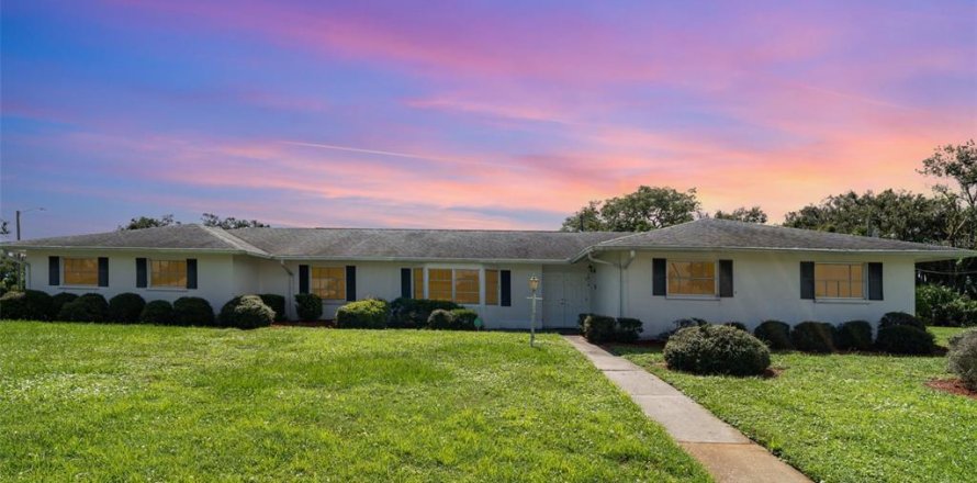 House in Palmetto, Florida 4 bedrooms, 240.8 sq.m. № 1911099
