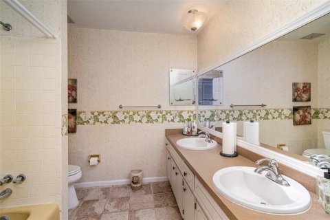Casa en venta en Palmetto, Florida, 4 dormitorios, 240.8 m2 № 1911099 - foto 18