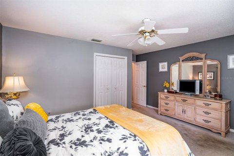 House in Palmetto, Florida 4 bedrooms, 240.8 sq.m. № 1911099 - photo 12