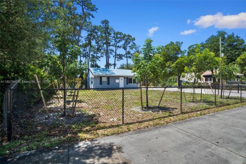 Propiedad comercial en venta en Greenacres, Florida № 1864869 - foto 4