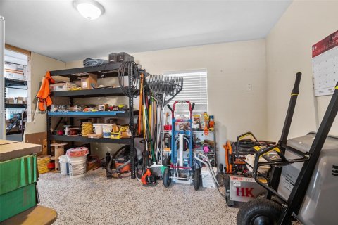 Propiedad comercial en venta en Greenacres, Florida № 1864869 - foto 15