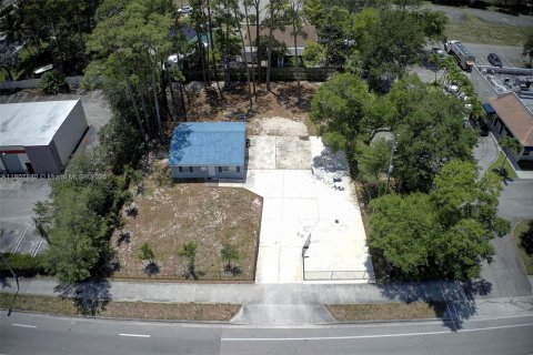 Propiedad comercial en venta en Greenacres, Florida № 1864869 - foto 1