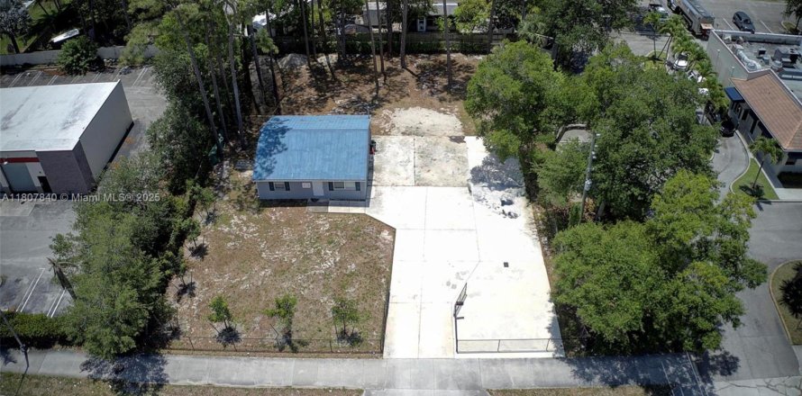 Propiedad comercial en Greenacres, Florida № 1864869
