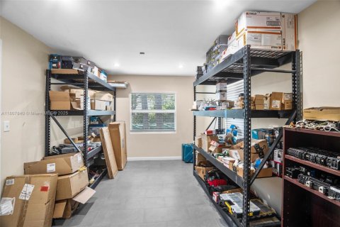 Propiedad comercial en venta en Greenacres, Florida № 1864869 - foto 12