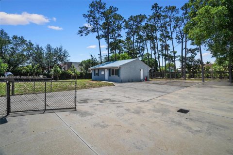 Propiedad comercial en venta en Greenacres, Florida № 1864869 - foto 5