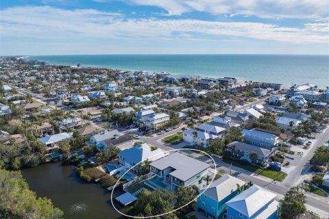 Villa ou maison à vendre à Holmes Beach, Floride: 4 chambres, 335.66 m2 № 2143550 - photo 5