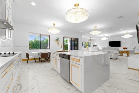 Villa ou maison à vendre à Davie, Floride: 5 chambres, 381.46 m2 № 1937646 - photo 16