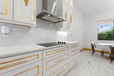Casa en venta en Davie, Florida, 5 dormitorios, 381.46 m2 № 1937646 - foto 17