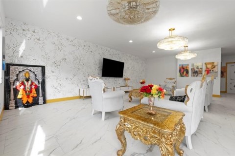 Villa ou maison à vendre à Davie, Floride: 5 chambres, 381.46 m2 № 1937646 - photo 9