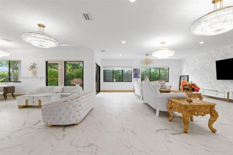 Villa ou maison à vendre à Davie, Floride: 5 chambres, 381.46 m2 № 1937646 - photo 7