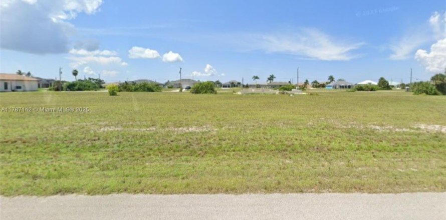 Land in Cape Coral, Florida № 1863141