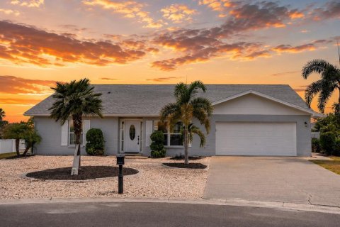 Villa ou maison à Ruskin, Floride 3 chambres, 192.4 m2 № 2356662