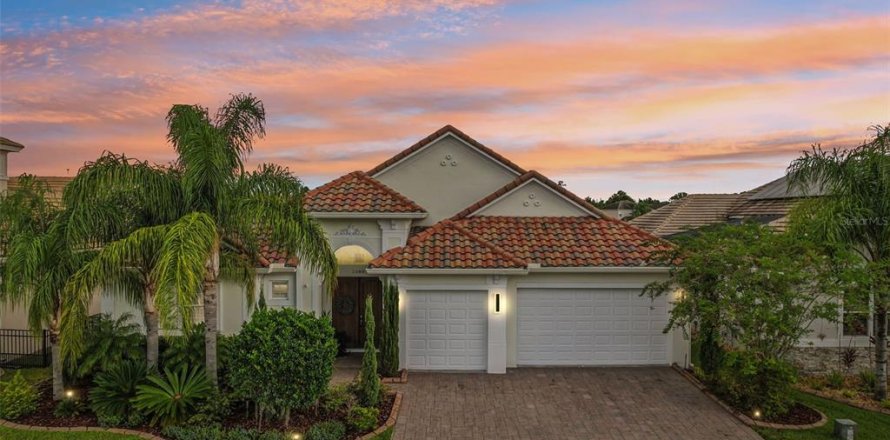 House in Davenport, Florida 4 bedrooms, 249.07 sq.m. № 1899009