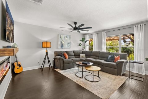 Casa en venta en Orlando, Florida, 4 dormitorios, 263.84 m2 № 2216316 - foto 6