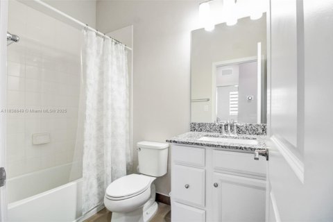 Touwnhouse à vendre à Homestead, Floride: 3 chambres, 142.14 m2 № 1825613 - photo 3